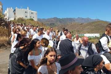 Unas 1.200 personas dan vida a una nueva edición de la Traída del Agua (Foto Francisco Javier Santana y TA)